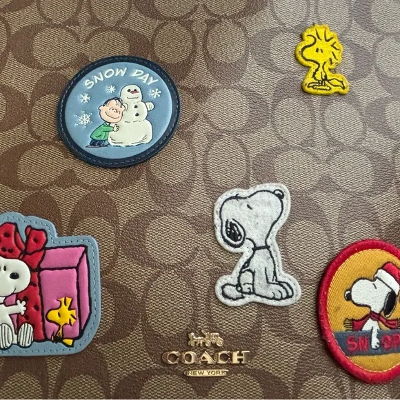 Coach X Peanuts Snoopy Elle File Signature Crossbody Bag with Character patches - Picture 7 of 16